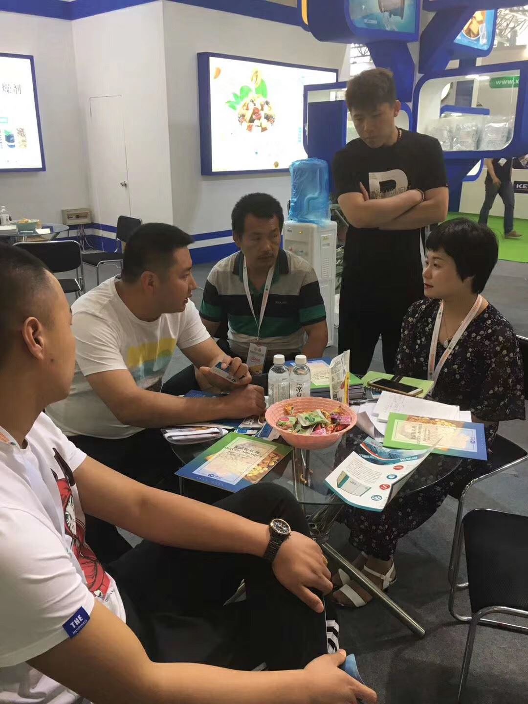 Desicant Exhbition Nuts Desicant Exhbition Nuts